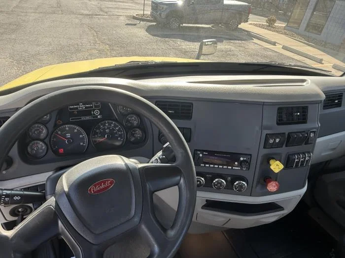 2021 Peterbilt 579 in Pontoon Beach, IL — photo 13