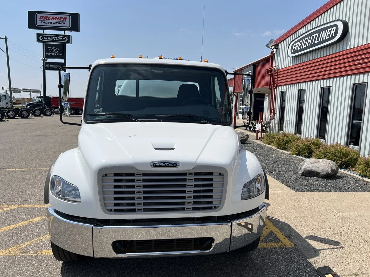 2027 Freightliner M2 106 — photo 2