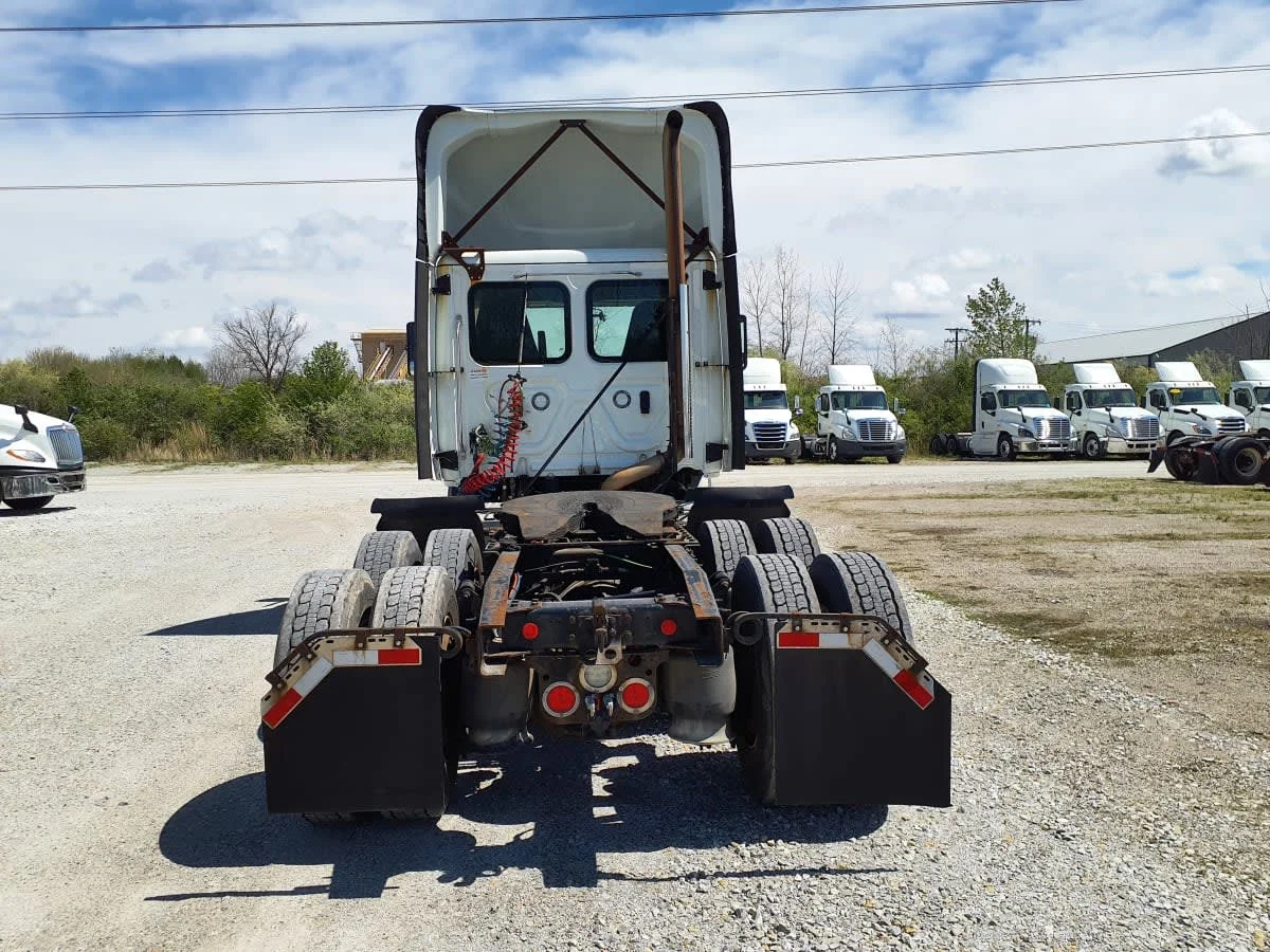 2020 Freightliner Cascadia - image 5