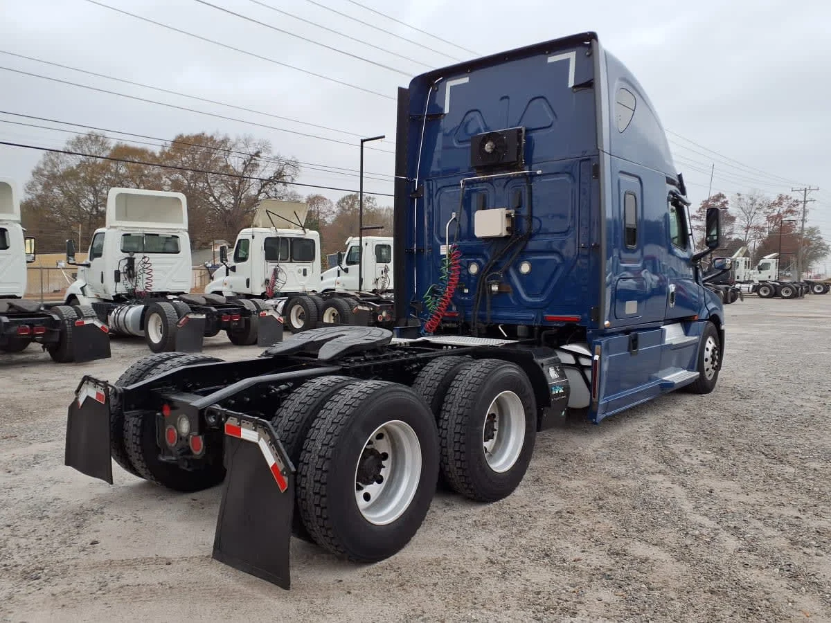 2020 Freightliner Cascadia - image 4