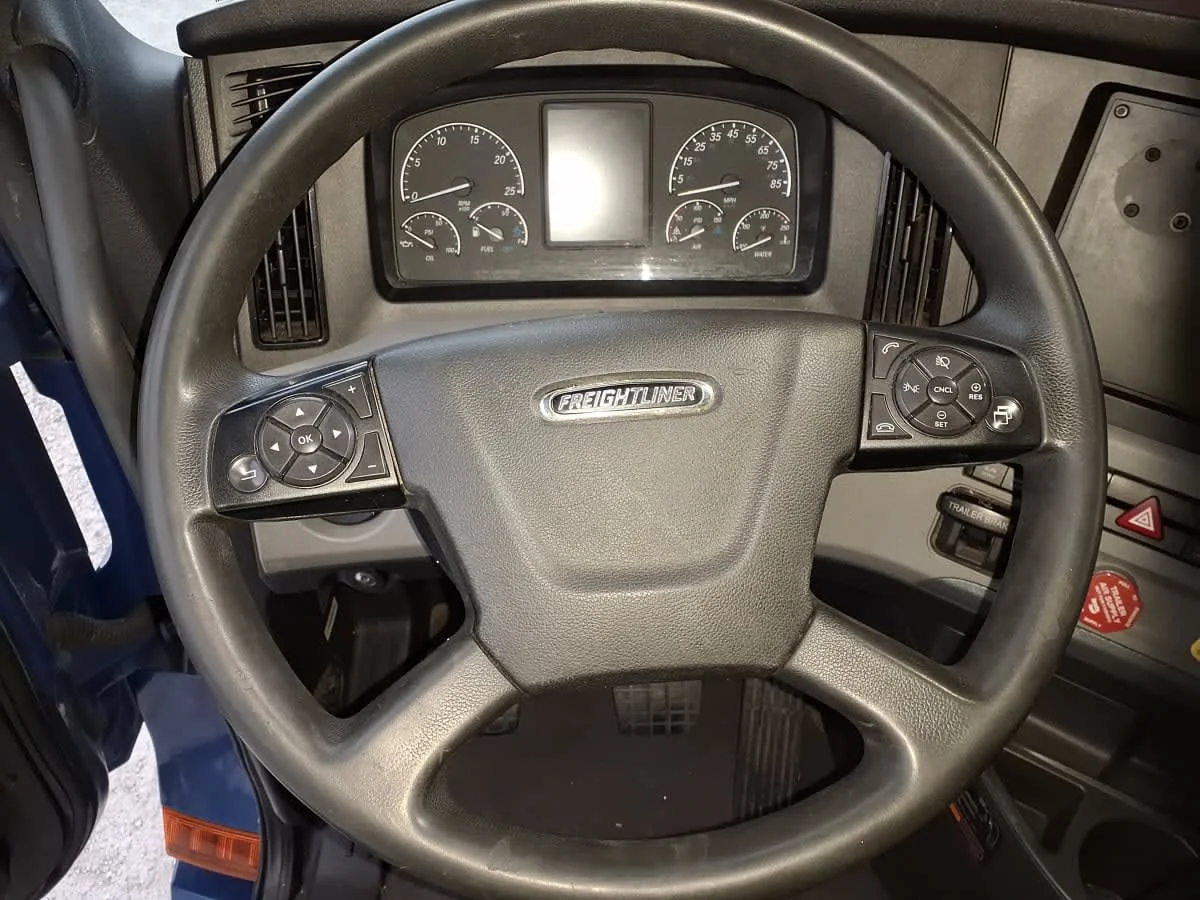 2020 Freightliner Cascadia - image 11