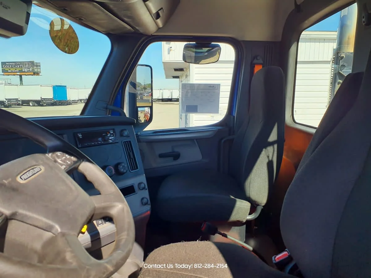 2021 Freightliner Cascadia - image 7