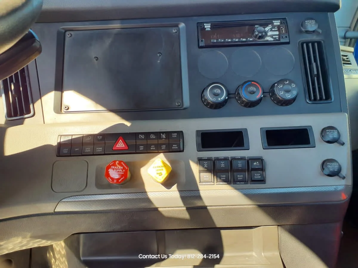 2021 Freightliner Cascadia - image 12