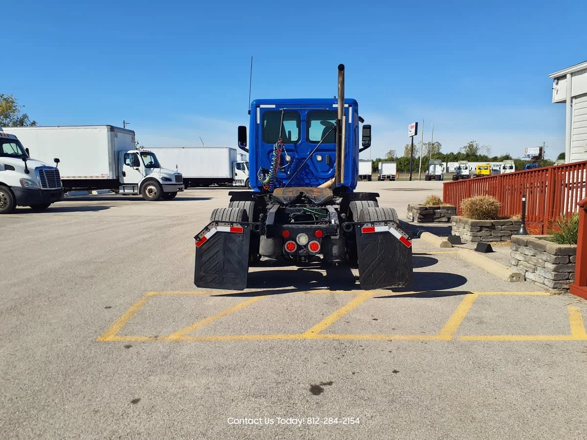 2021 Freightliner Cascadia - image 5