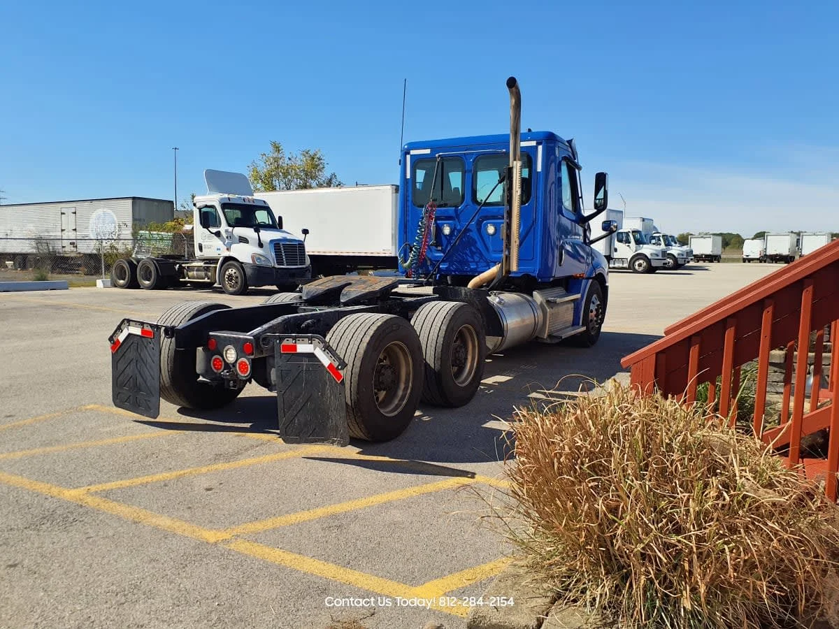 2021 Freightliner Cascadia - image 4