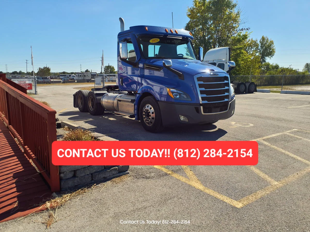 2021 Freightliner Cascadia in Clarksville, IN — photo 3