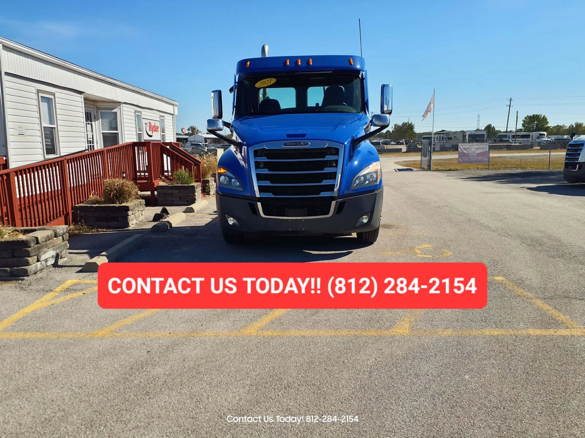 2021 Freightliner Cascadia in Clarksville, IN — photo 2