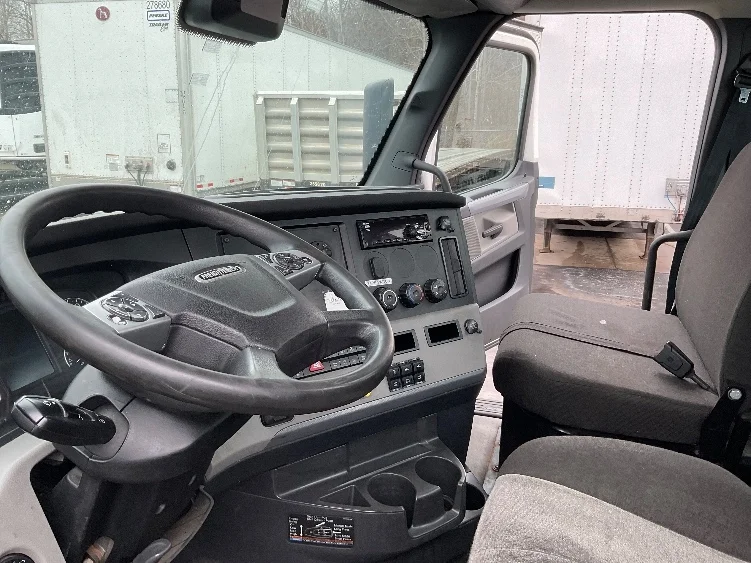 2021 Freightliner Cascadia - image 10