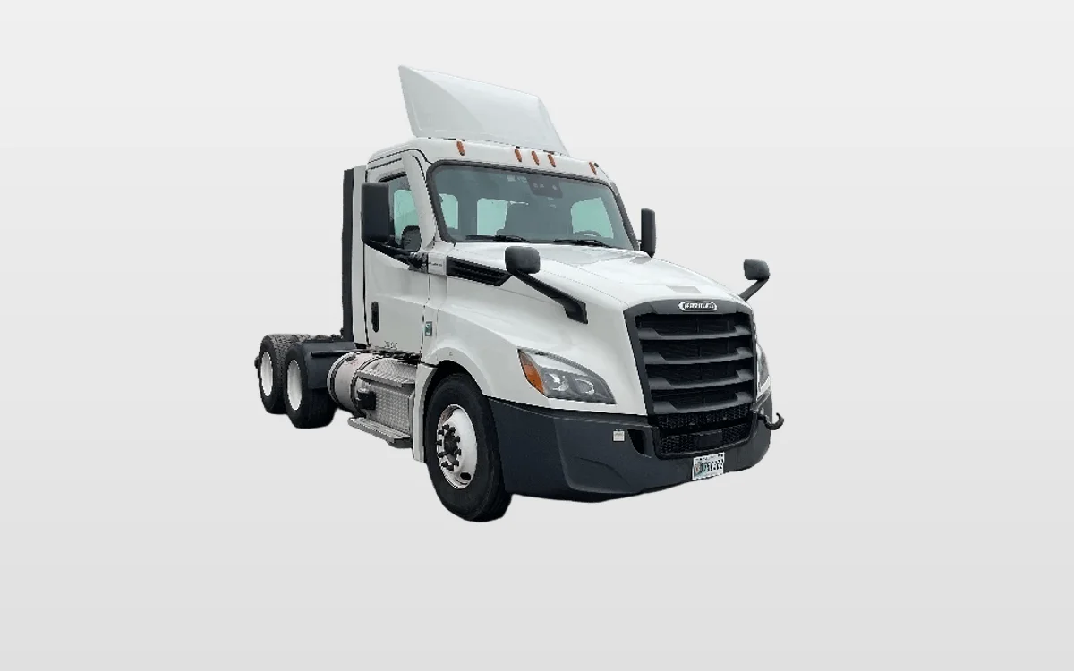 2021 Freightliner Cascadia - image 1