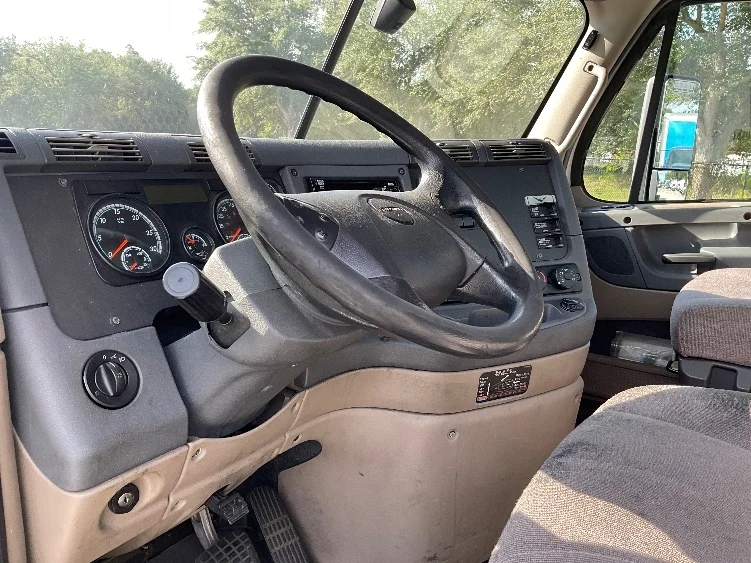 2020 Freightliner Cascadia in Tampa, FL — photo 10