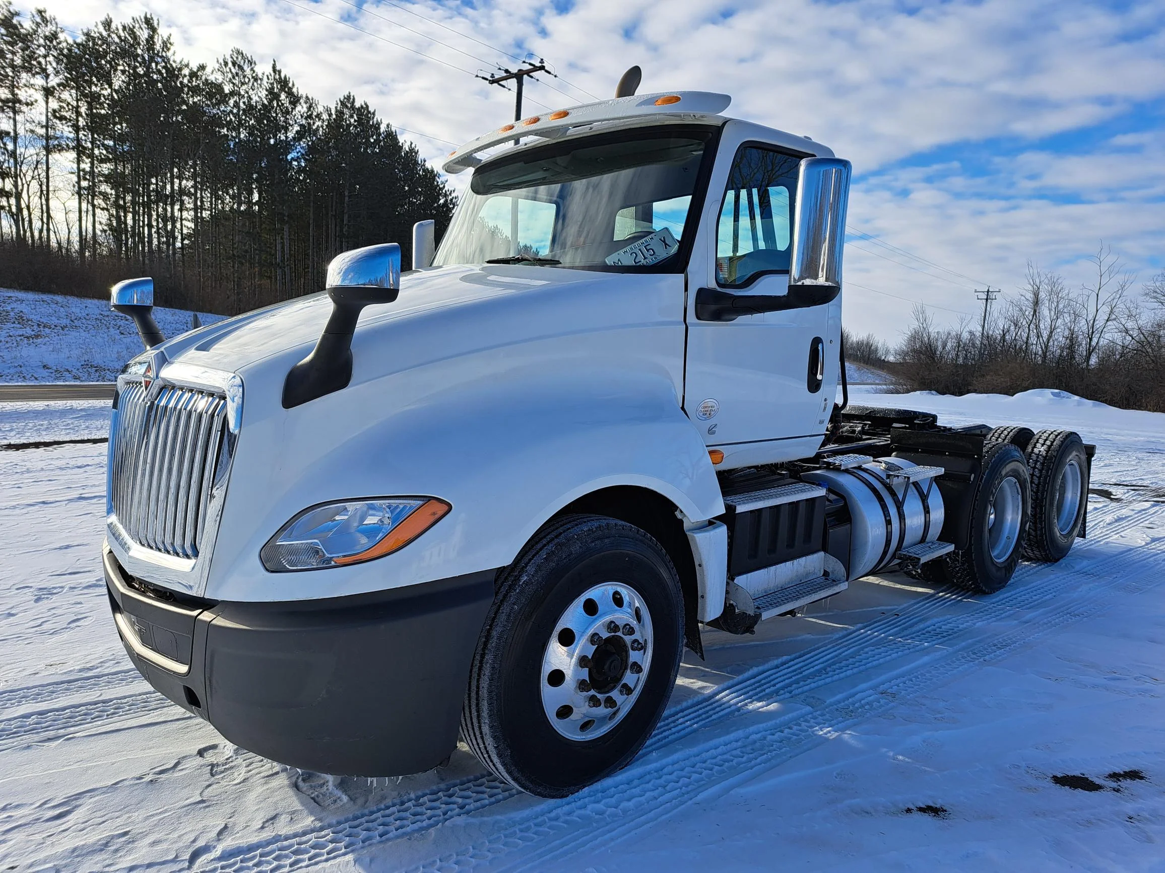 2020 International LT - image 3