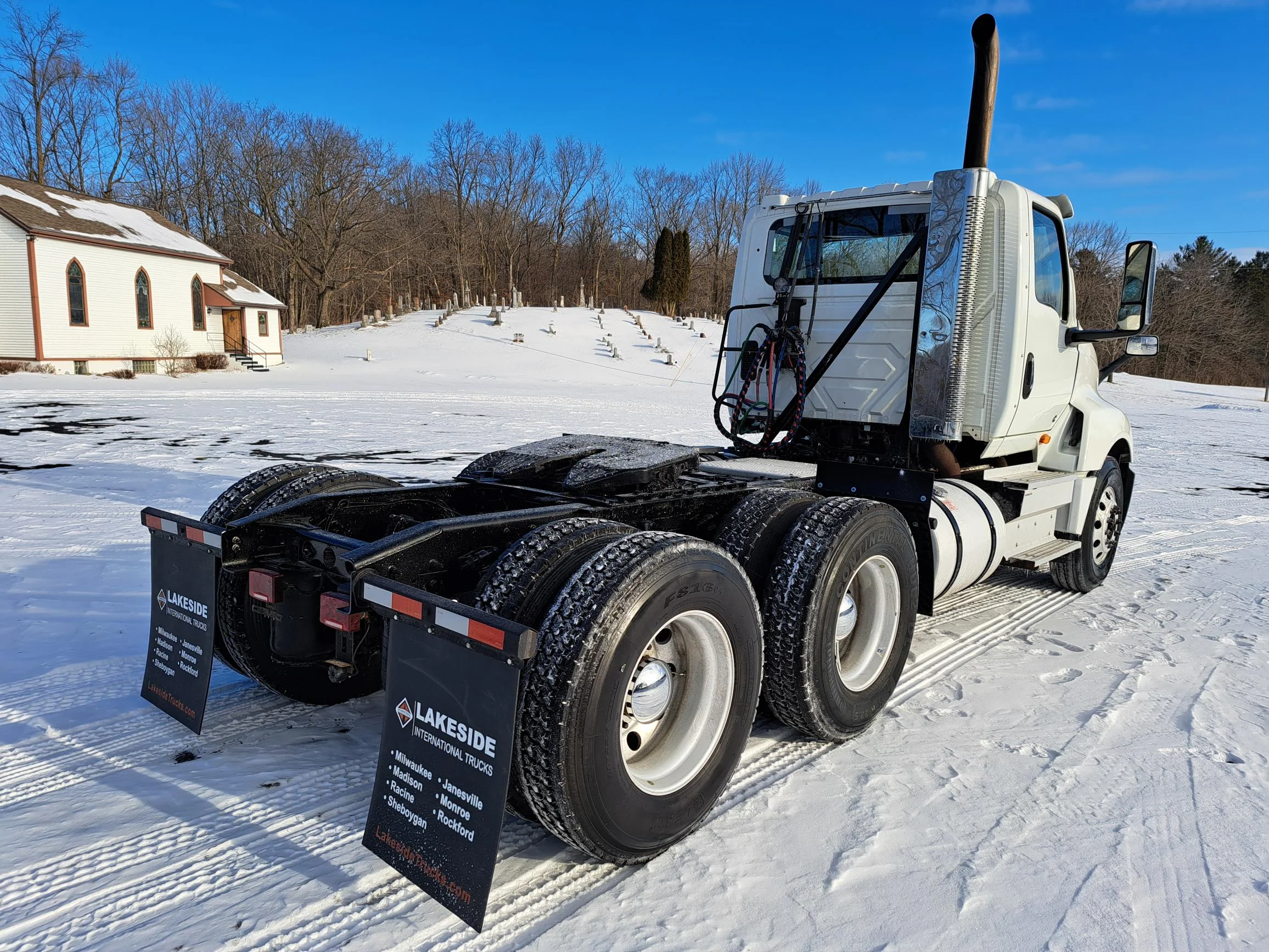 2020 International LT - image 2