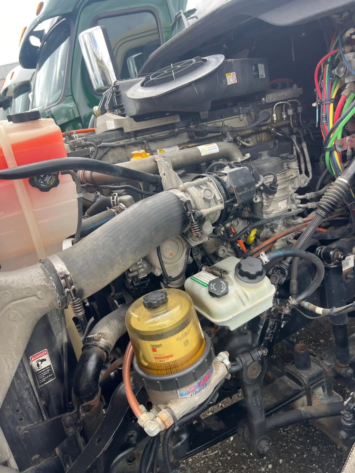 2016 Freightliner Cascadia - image 9