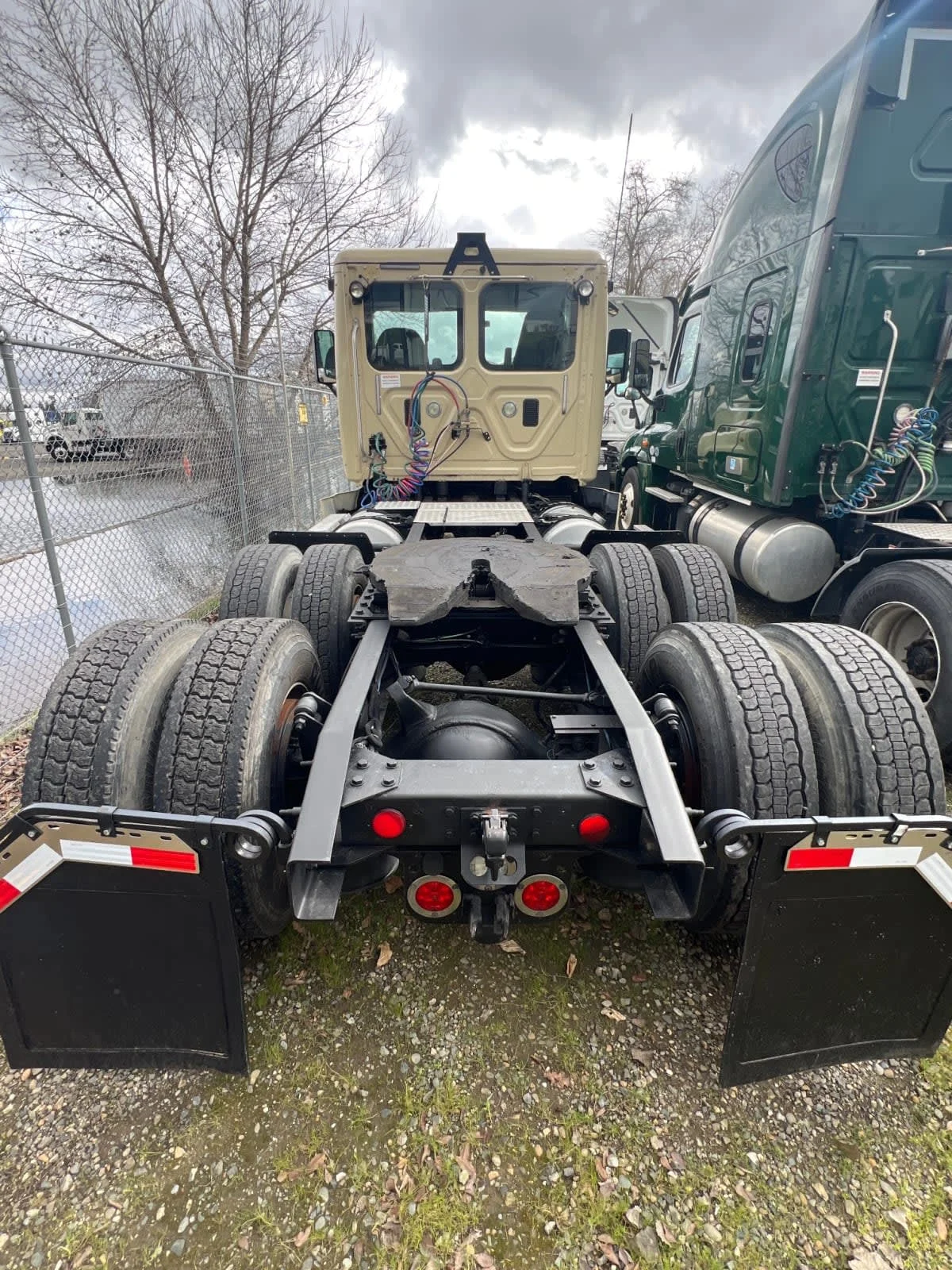 2016 Freightliner Cascadia - image 5