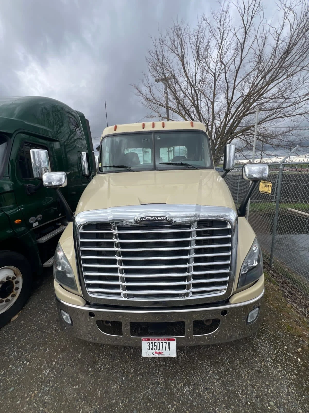 2016 Freightliner Cascadia in West Sacramento, CA — photo 2