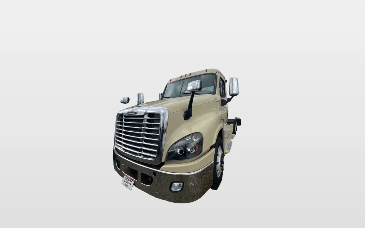 2016 Freightliner Cascadia - image 1