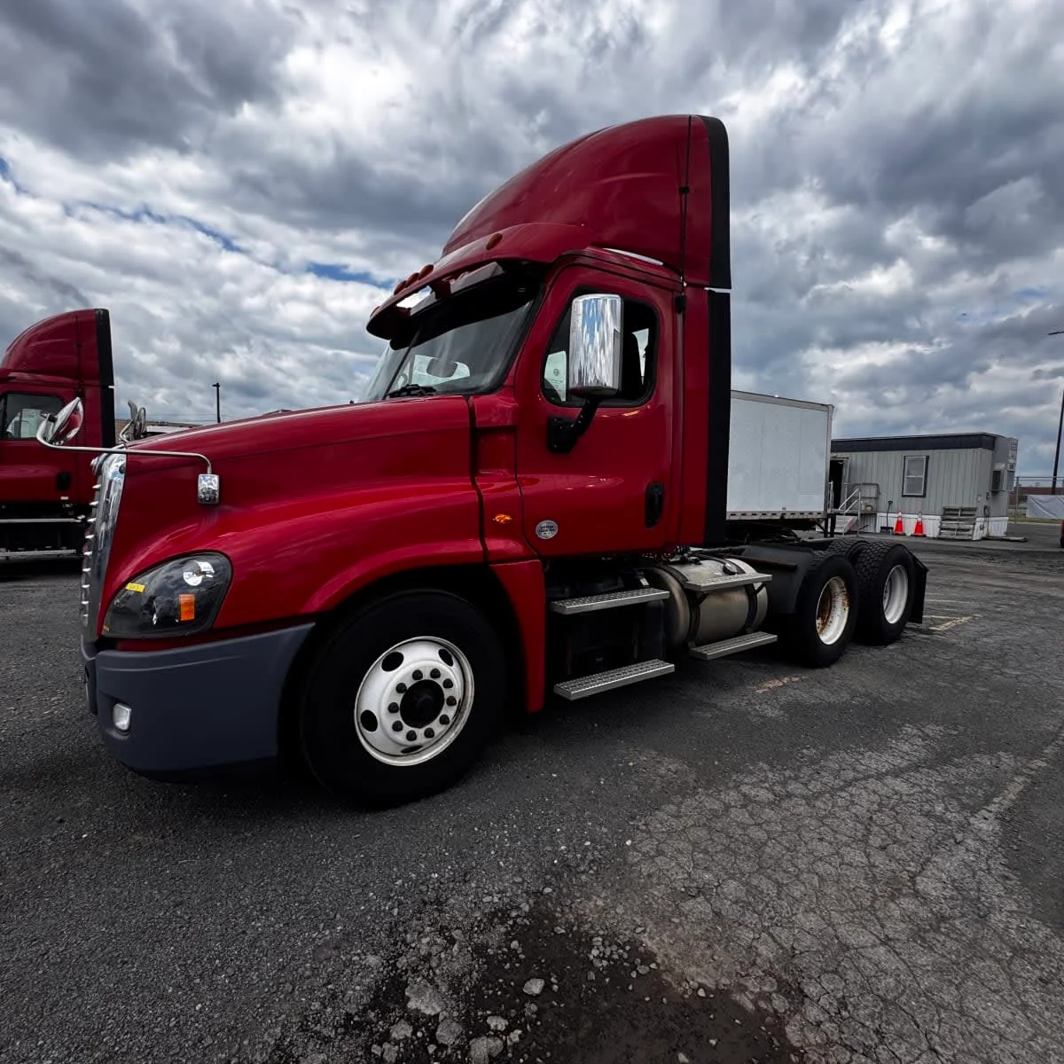 2019 Freightliner Cascadia - image 3