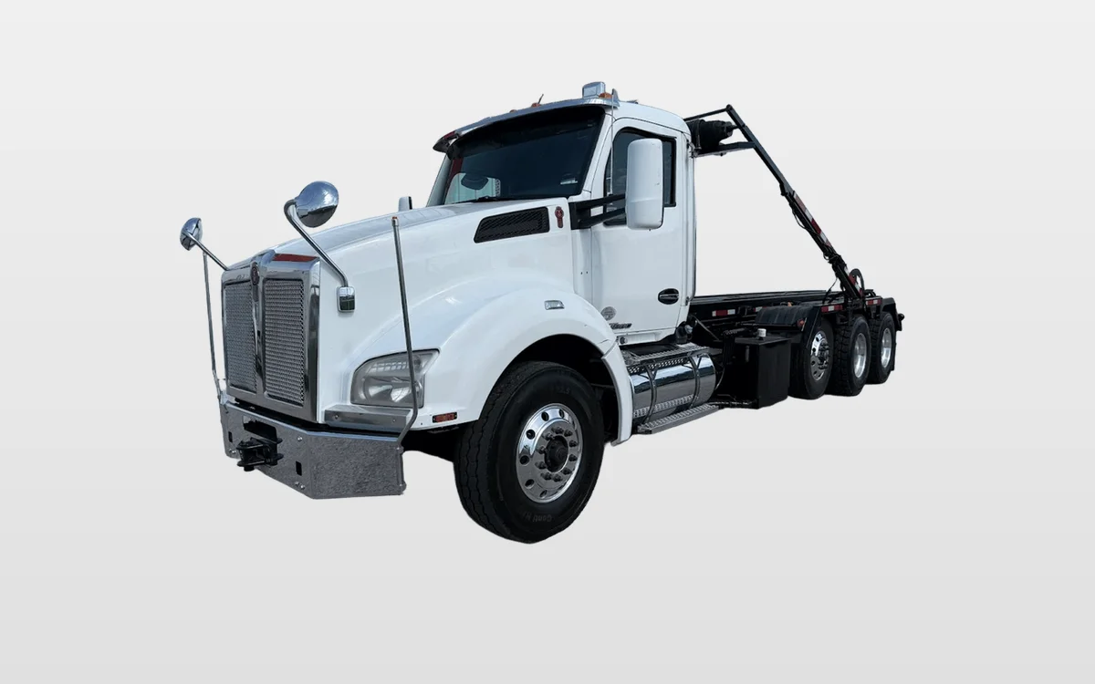 2020 Kenworth T880 - image 1