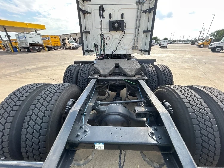 2021 Freightliner Cascadia in Dallas, TX — photo 6