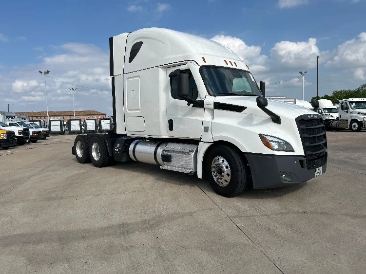 2021 Freightliner Cascadia in Arlington, TX