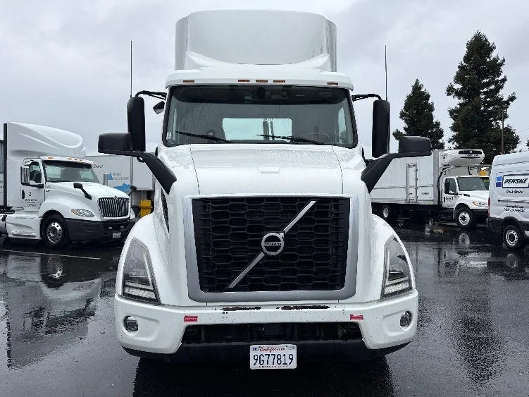 2020 Volvo VNR 640 in West Sacramento, CA — photo 2
