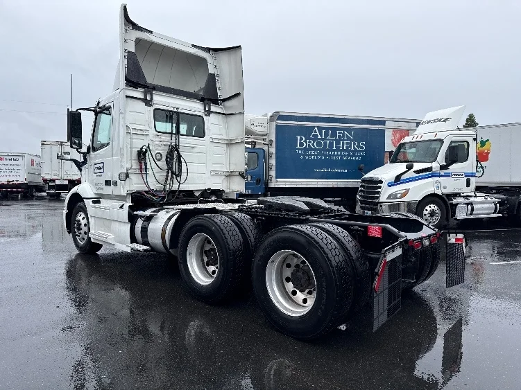 2020 Volvo VNR 640 in West Sacramento, CA — photo 5