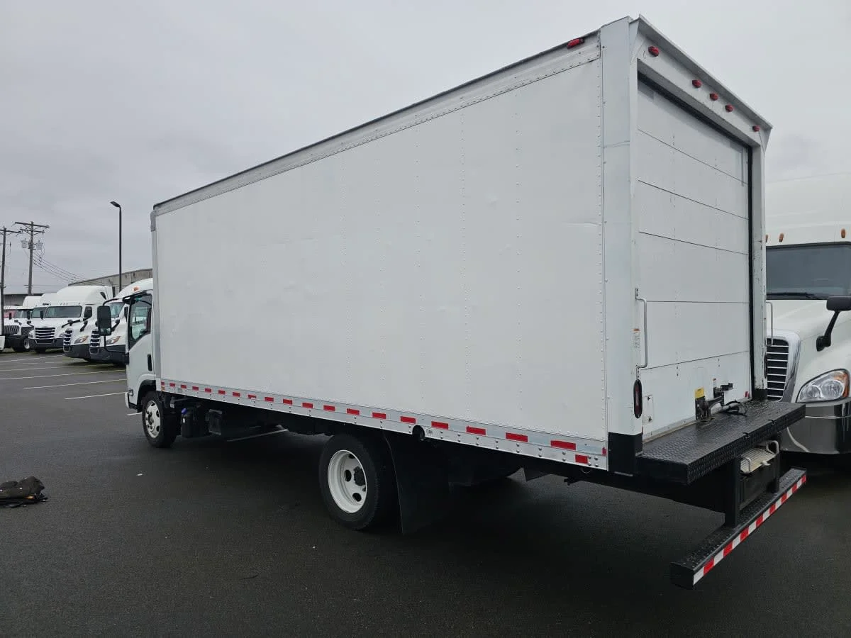 2018 Isuzu NRR in Tacoma, WA — photo 6