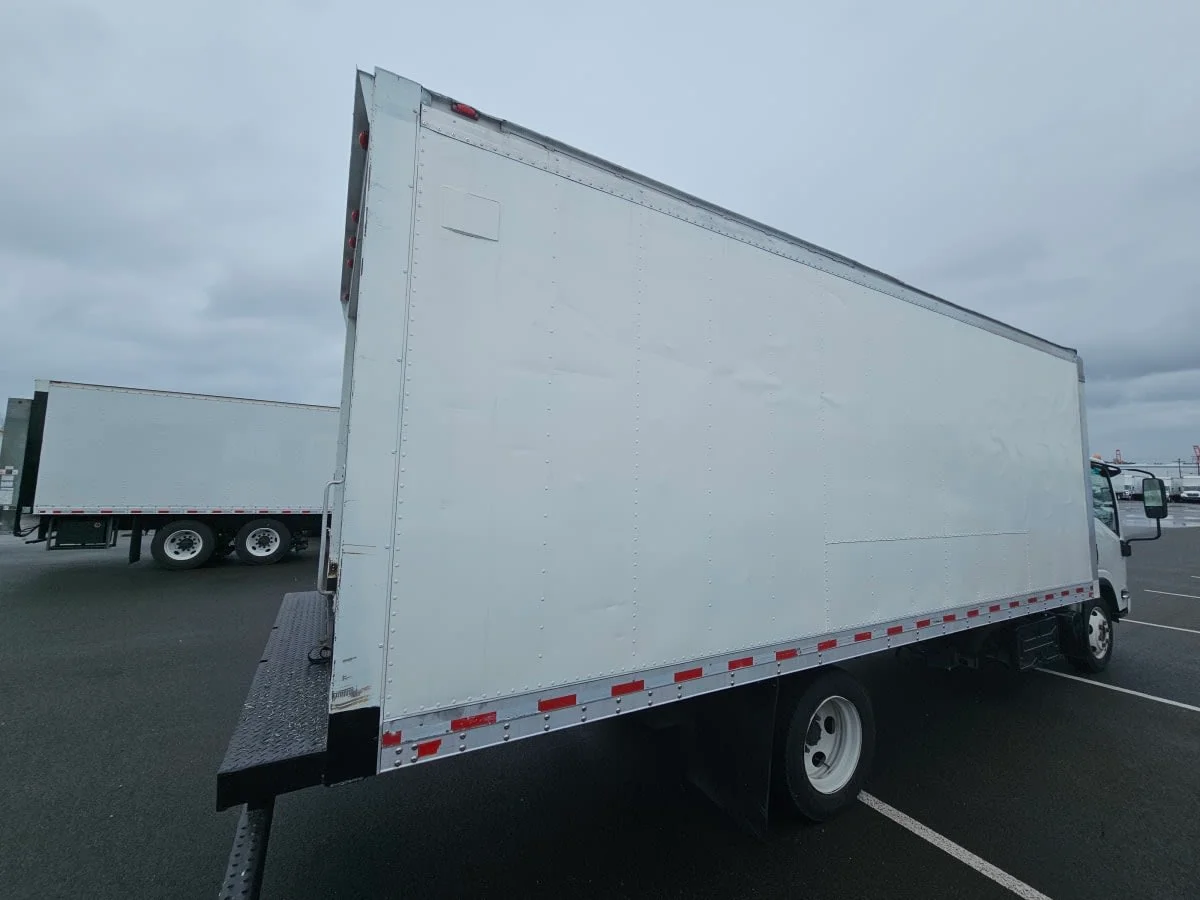 2018 Isuzu NRR in Tacoma, WA — photo 4