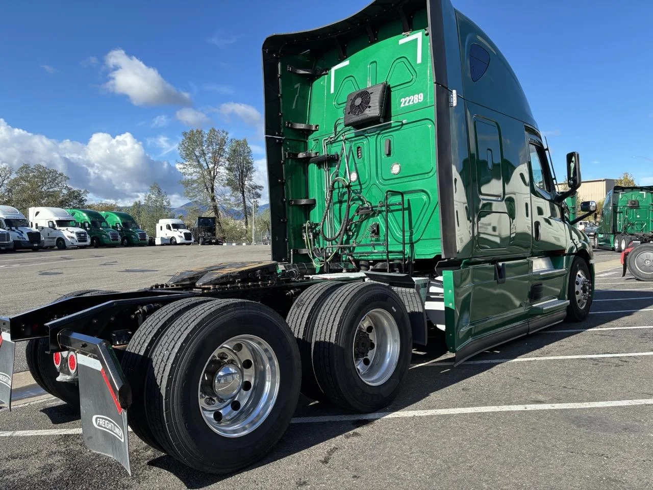 2022 Freightliner Cascadia in Pacific, WA — photo 5