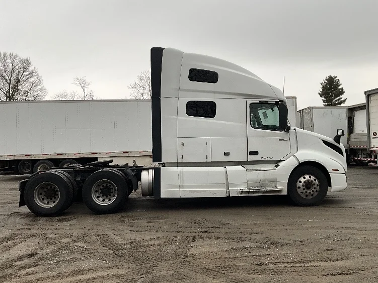 2022 Volvo VNL 760 - image 8