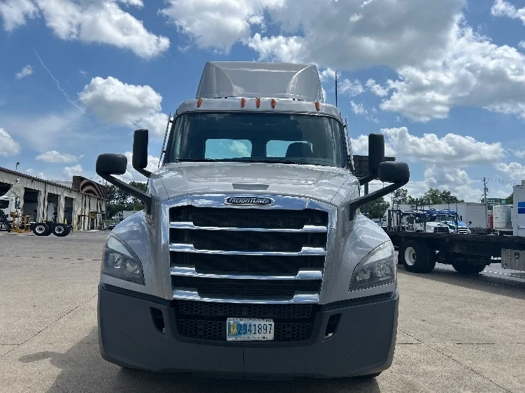 2020 Freightliner Cascadia in Nashville (Mount Juliet), TN — photo 2