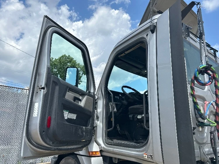 2020 Freightliner Cascadia in Nashville (Mount Juliet), TN — photo 9