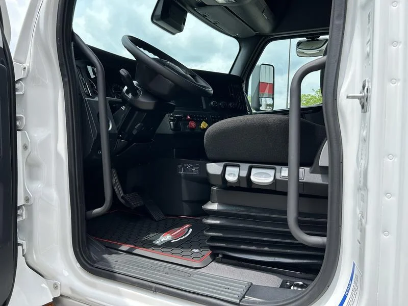 2026 Freightliner Cascadia - image 11