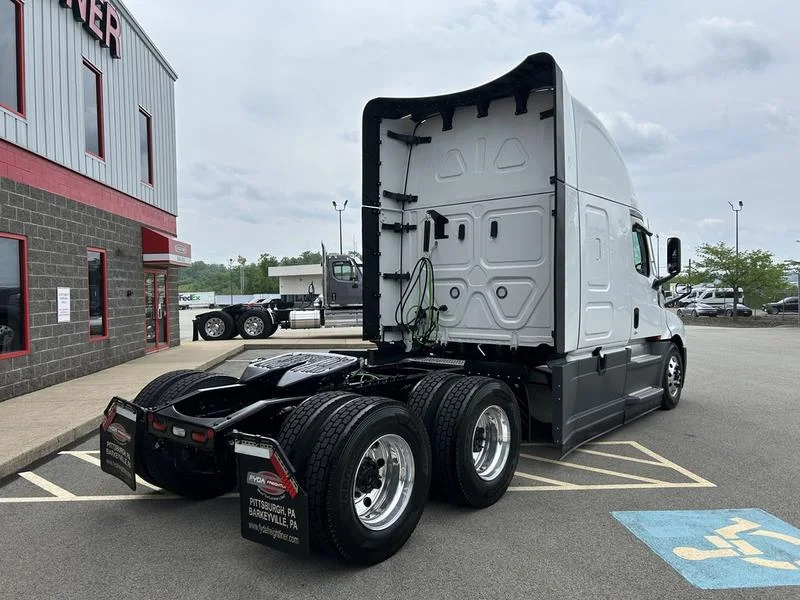 2026 Freightliner Cascadia - image 3