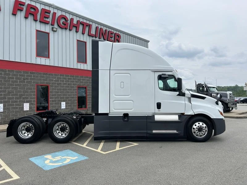 2026 Freightliner Cascadia - image 2
