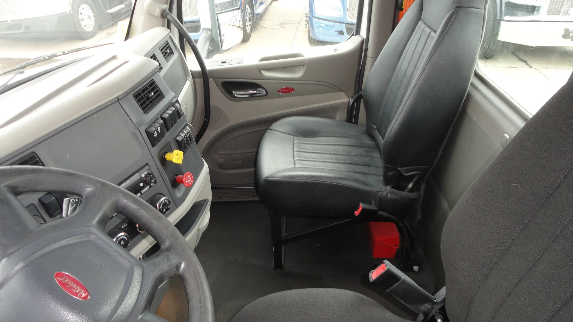 2021 Peterbilt 579 - image 6