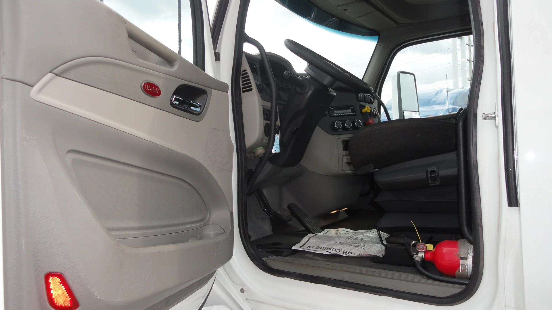 2021 Peterbilt 579 - image 5