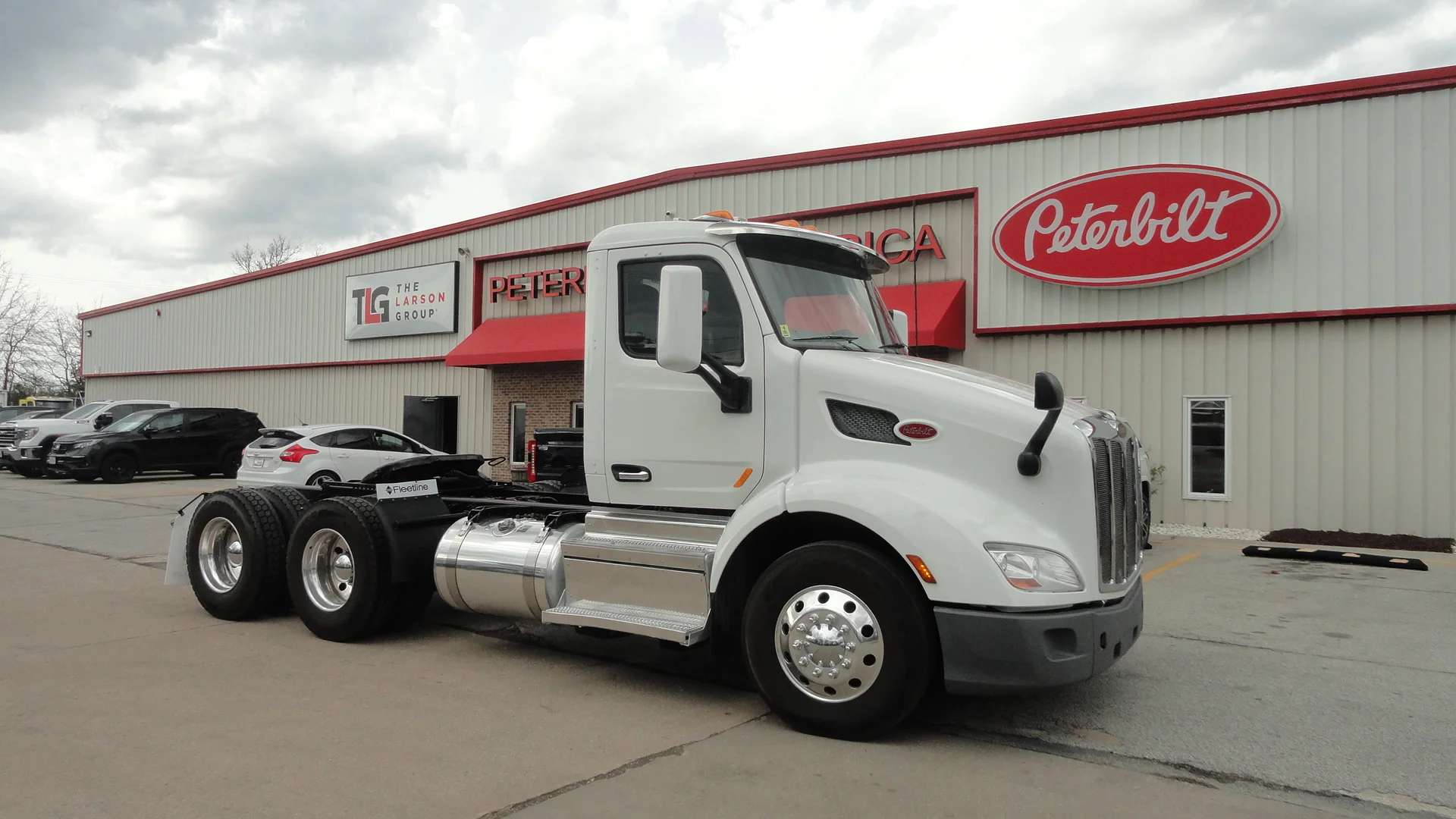 2021 Peterbilt 579 - image 2