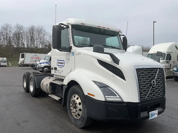 2019 Volvo VNL 300 in Plymouth, MI