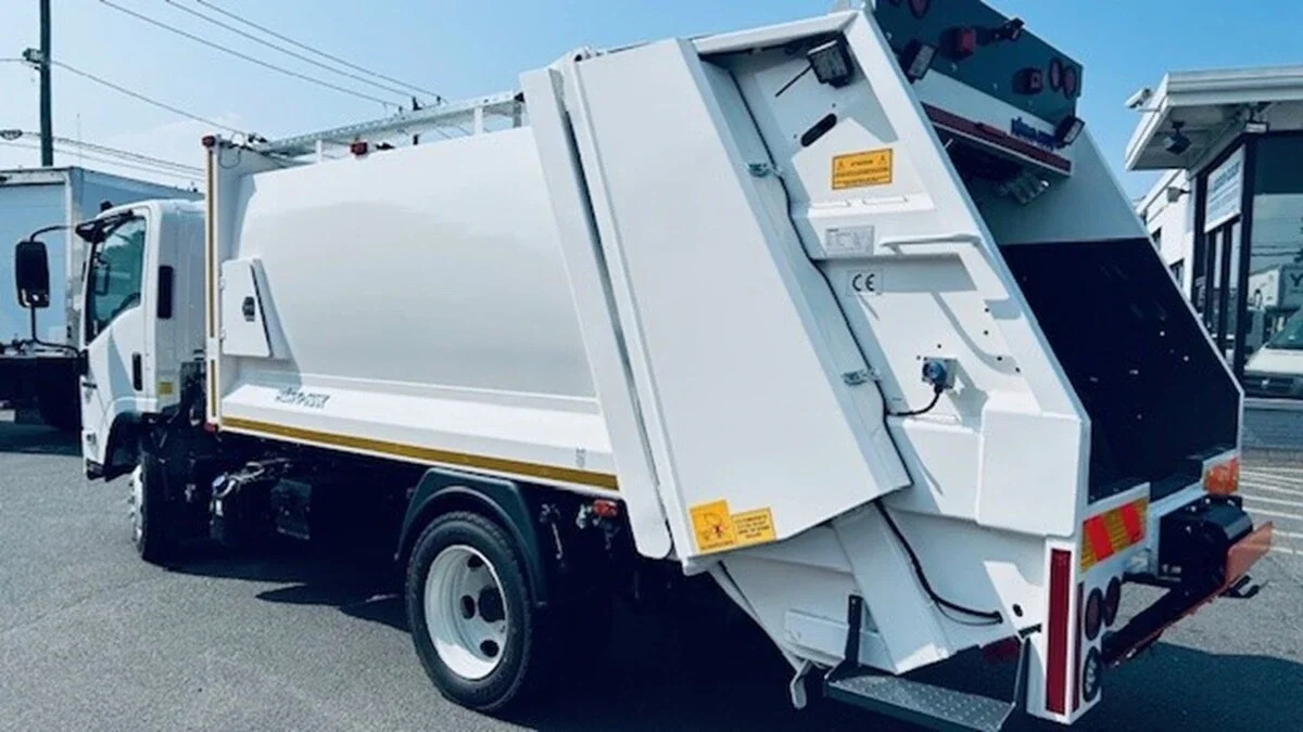 2025 Isuzu NRR - image 7