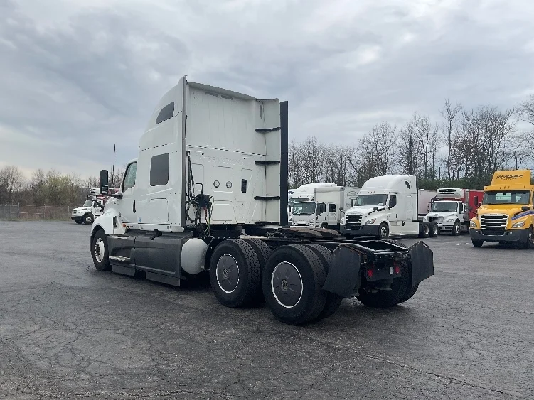 2023 International LT - image 5