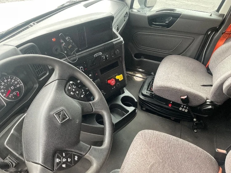 2023 International LT - image 10