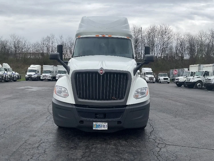2023 International LT - image 2