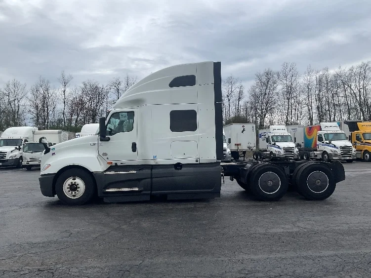 2023 International LT - image 4