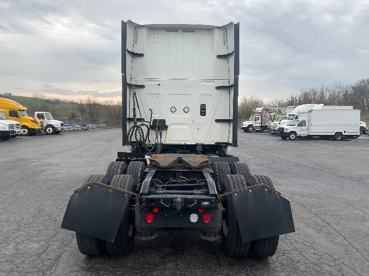 2023 International LT - image 6