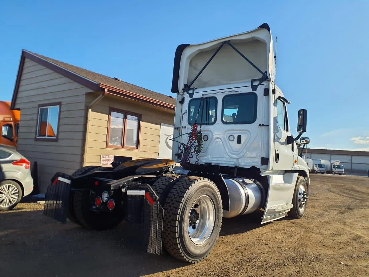 2019 Freightliner Cascadia in Commerce City, CO — photo 6