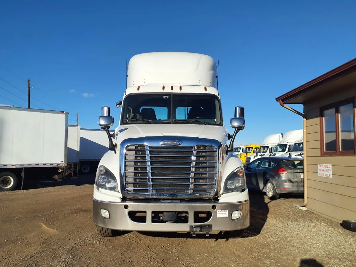 2019 Freightliner Cascadia in Commerce City, CO — photo 2