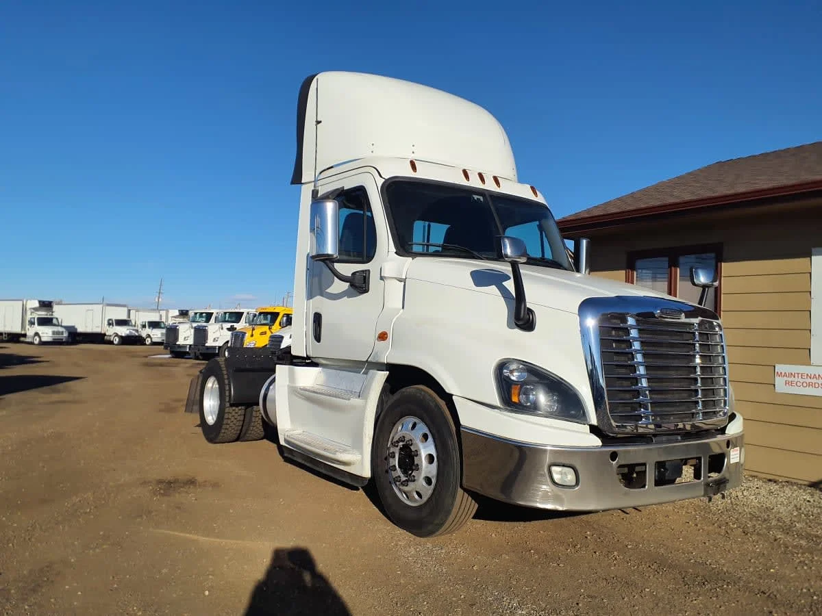 2019 Freightliner Cascadia in Commerce City, CO — photo 3