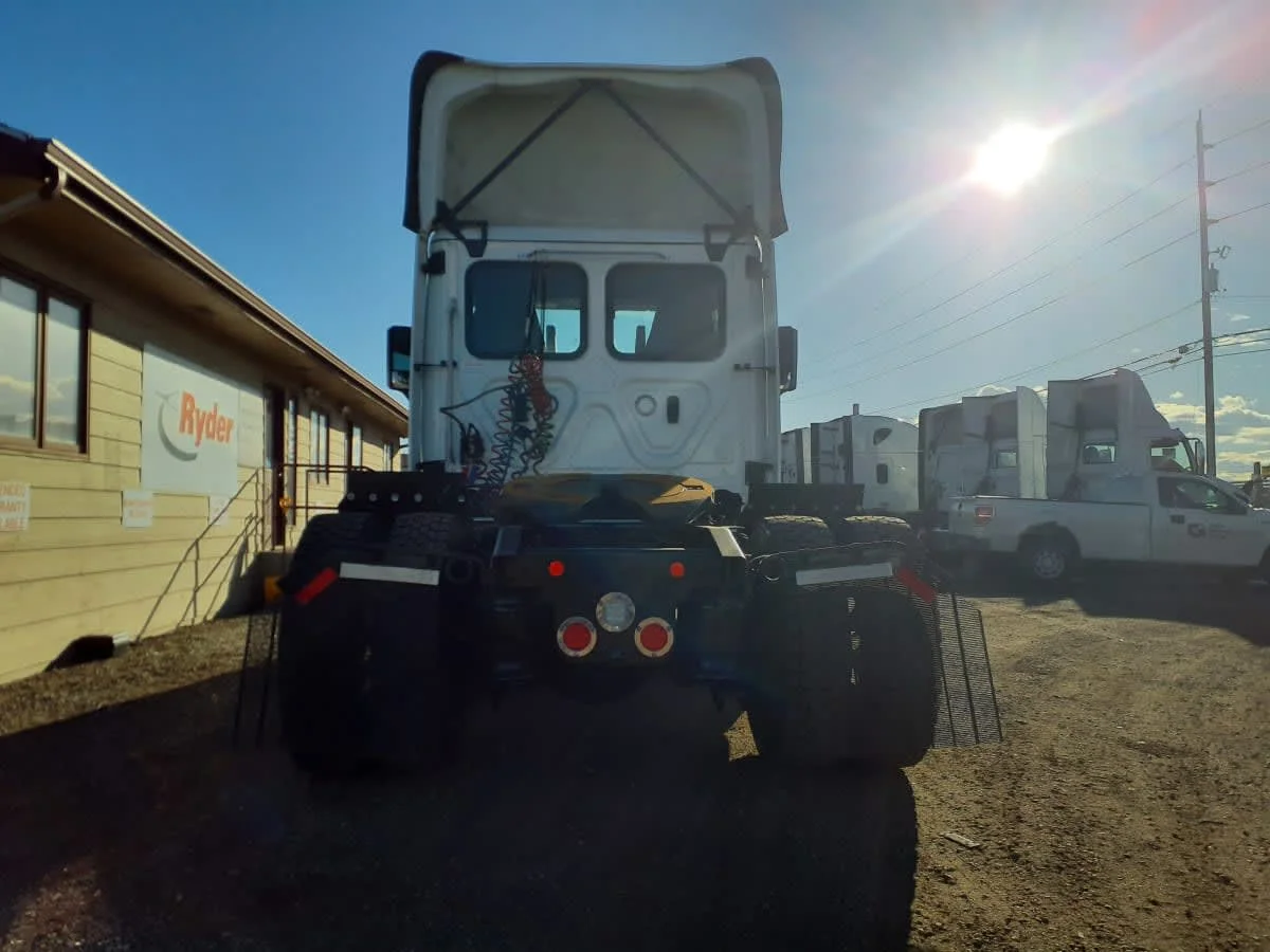 2019 Freightliner Cascadia in Commerce City, CO — photo 5
