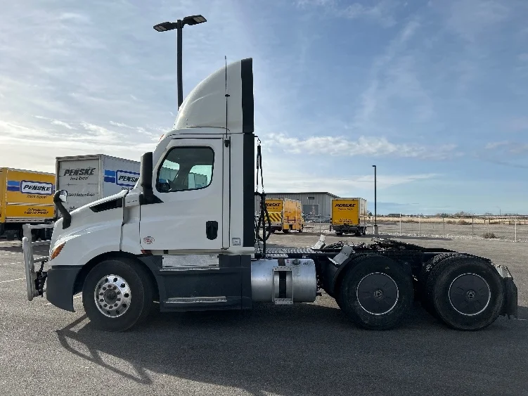 2021 Freightliner Cascadia in Idaho Falls, ID — photo 4